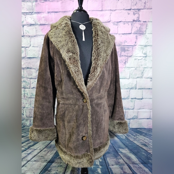 Women's genuine leather coat with super soft faux fur trim - Picture 2 of 8